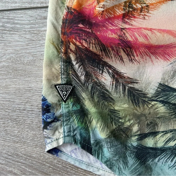 Guess Rogan Pacific Palms  Regular-Fit Button-Down Shirt - Picture 13 of 14